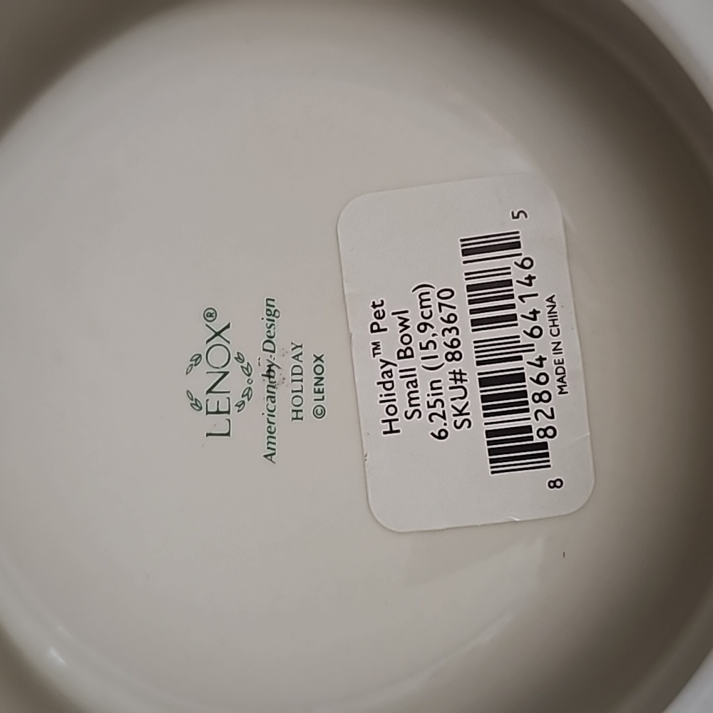 SOLD🌻Lenox Holiday Small Santa Paws Ivory and Berries Pet Bowl - Picture 3 of 4